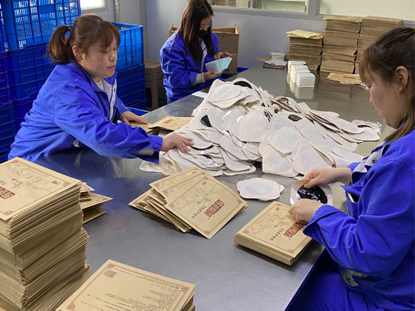 膏貼代加工外用貼劑市場好做嗎？膏藥加工生產(chǎn)廠家分析幾點